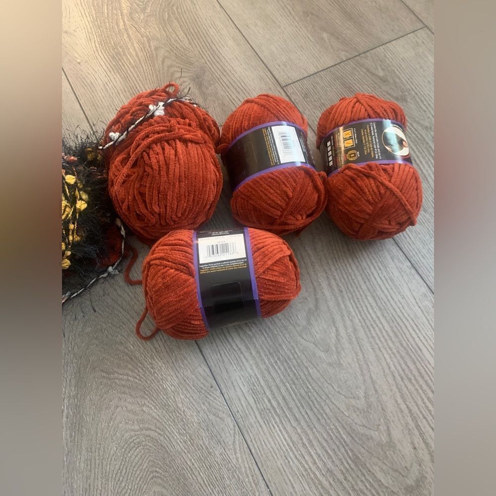 Lion suede and fancy furn lot a total of 12 pieces but 2 has been used